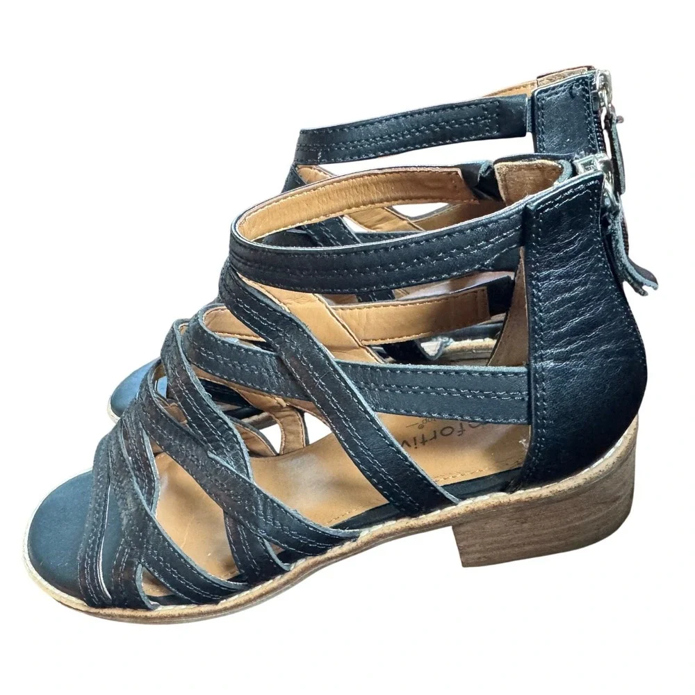 Comfortiva Womens Fayth Black Leather Strappy Gladiator Block Heel Sandals 8